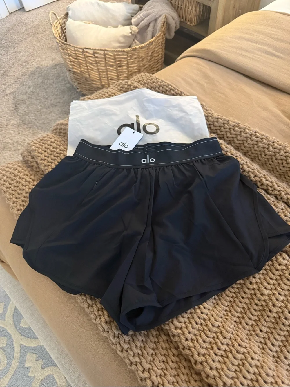 Alo Yoga Match Point Short- Black